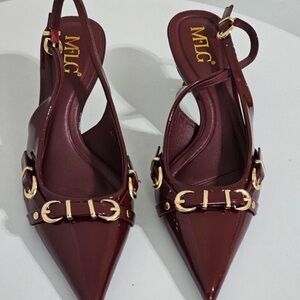 Kittenish Maroon Heels with Gold Accents